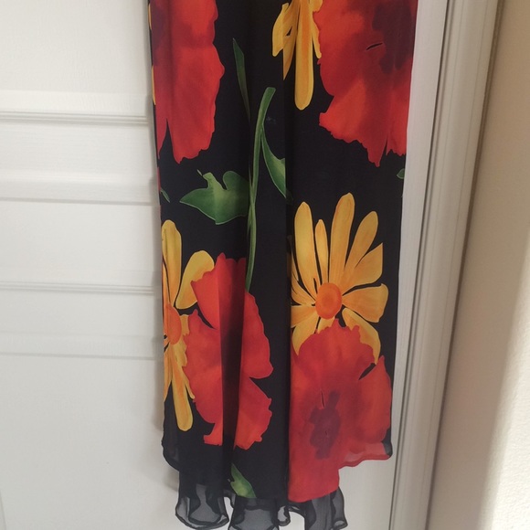 Beautiful Floral Dress In Size: 38 - Picture 3 of 15